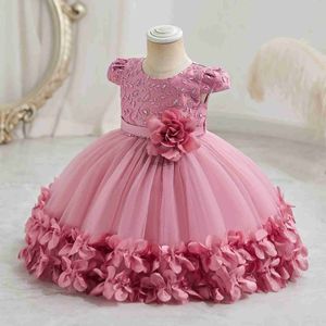 Flickans klänningar Flower Princess Dress for Girls 0 till 12 månader Söt bowknot Petal Clothes Baby Girl Gowns Brodery Toddler Newborn One-Piecel231222