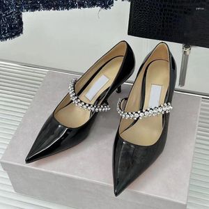 Elbise ayakkabıları Fransızca sivri ayak parmağı çizgisi Rhinestone Mary Jane Heels Stiletto Mizaç Patent Deri Bekar Kadınlar