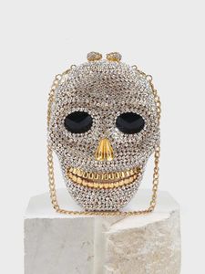 Diamond Halloween Skull Head Clutch Bags Women Rhinestone Evening Purse Wedding Handväskor Crystal Chain Gold Silver Day Clutches 231222
