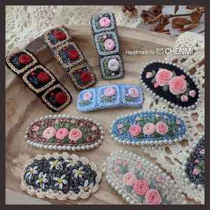 Retro Pearl Threedimensional Embroidery Wool Crocheted Bangs Clip BB Handmade Hair Accessories 231221