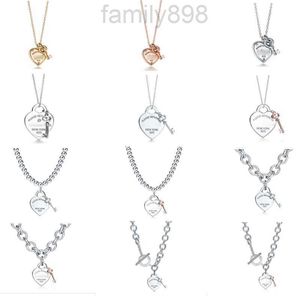 2024 Designer Small T Family 925 Sterling Silver Heart Key Gold Plated Diamond Necklace Popular Love Pendant Collar Chain