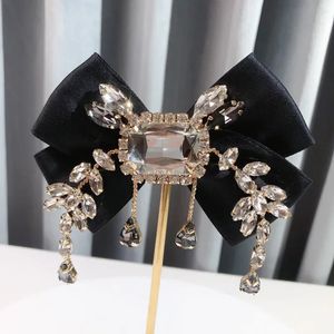 Nowy tkanina Towis Rhinestone Tassel British Bow Towię Kobiet Bozie Brawo Brooch Avintage Brooch Akcesoria 231222