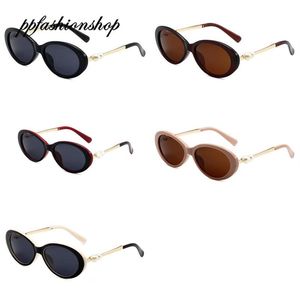 Lady Pearl Vintage Sunglasses de alta qualidade Luxo Sunnies Metal Frame Sun Glasses Oval Mulheres lindas óculos 5 color239m