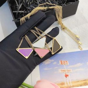 Luxury Pendant Necklace Fashion Mens and Women Invertered Triangle P Letter Gold Chain SMycken Män och kvinnors mode Personlighet C196I