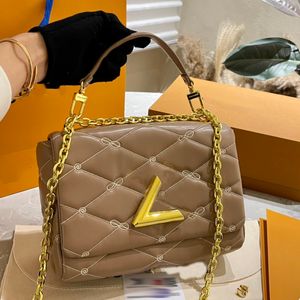 Stylish Womens Shoulder Bag 23cm Leather Diamond Classic Embroidery Gold Hardware Metal Buckle Luxury Handbag Matelasse Chain Crossbody Bags Makeup Sacoche Purse