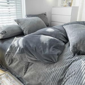Sängkläder sätter vinterflanell termisk 4-delad set Coral fleece fast färgbotten blad quilt omslag och plysch 3-delad sängöverdrag
