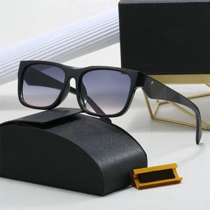 Erkekler için Polarize Güneş Gözlüğü Kadın Lüks Lunette Homme Ünlü Vintage Çok Renkli Gafas de Sol Plastik Çerçeve Siyah Tasarımcı Güneş Gözlüğü Üçgen FA035