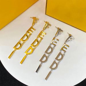Kvinnor Guldörningar smycken Luxurys designers örhänge brev dingle hänge studs f mode