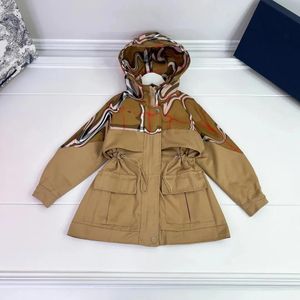 Coats Çocuk Katlar Kapşonlu Ceket Çocuk Rüzgar ve Güneş Koruma Ceketleri Marka Tasarımcı İnce Ceket Çocuklar Uzun Kollu Yaz Ceketleri