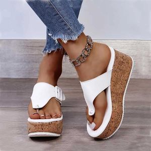 Klackar kvinnor sommar flip flops skor kvinnlig kilplattform sandal 2022 damer 7.5 cm tjock botten casual tofflor sko svart rosa