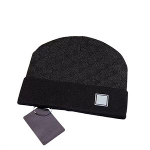 2024 Ny lyxig beanie unisex höst vinter mössor stickad hatt för män och kvinnliga hattar klassisk sportskalle mössor damer casual utomhus varm mössa h-18