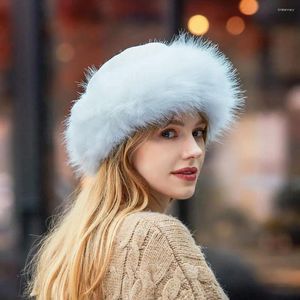 Berets Women Winter Hap zagęszcza puszyste sztuczne futro Rosyjskie jesienne termiczne bombowce dama wiatroodporne czapki