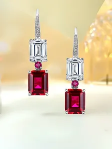 Studörhängen Lätt lyxig röd skatt 925 Pure Silver Set med höga koldiamanter Emald Cut mångsidig och unik