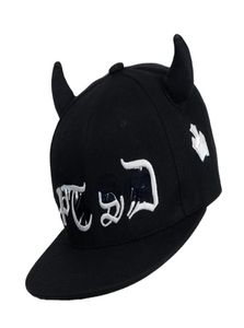 Mais recente carta bordada com chifre de boi bordado Men039s e Women039s Trendy Hip Hop Casual Brim Hat1608655