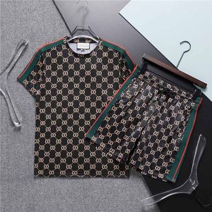 Sommerkleidung für Männer Tracksuit Männer 2 Stück Outfit Streetwear T Shirt Set Shorts Vintage Sportswear Urlaub Designer Kleidung