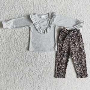 衣類セット卸売秋の春の女の女の子ブティック服グレーフリルソリッドカラーシャツヒョウズベルトパンツセットキッドファッション幼児