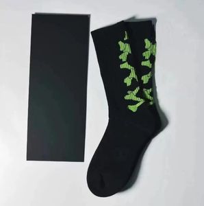 Brand Mid Tube Letter Jacquard Socks Cotton Sport Unisex High Street 231221