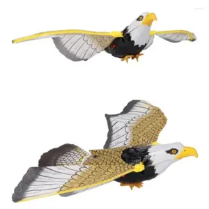 Gartendekorationen Simulation Elektronik Eagle Luminous Vogelschutzmittel mit Musik hell fliegender Scarer Cartoon Pull Line Toy hängen