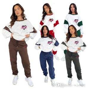 Kvinnors spårningsdräkter Två stycken Set Designer Ny Autumn Winter Product Peach Heart Printed Color Block Sweater Fashion Casual Pants Set