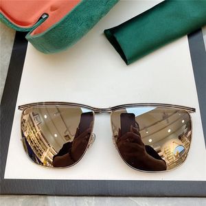 Óculos de sol de estilo nobre masculino de lentes cinza quadrado, padrão gravado Metal Gold Metal Fingle Fict Ficle's Sunglasses 0281n