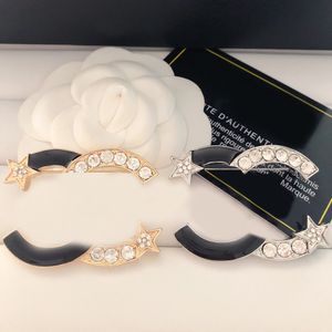 Kadın Broşes Marka Mektubu Tasarımcı Broş Altın Gümüş Kakar Kristal Takı Tahvili Yıldız Pimi Evlen Düğün Partisi Aksesuar Doğum Günü Hediyesi