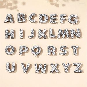 Kolczyki stadnorskie 26 Alphabet A-z litera drewniana dla kobiet mężczyzn Capita
