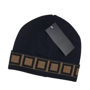 2024 Ny lyxig beanie unisex höst vinter mössor stickad hatt för män och kvinnliga hattar klassisk sportskalle mössor damer casual utomhus varm mössa h-7