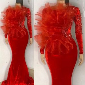 2024 New Vintage Evening Dresses Wear Jewel Neck Red Velvet Lace Appliques Crystal Beads With Flowers Long Sleeves Mermaid Prom Dress vestidos de fiesta Sweep Train