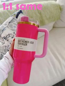 Pink Parade 40oz Quencher H2.0 Mugs Cups Camping Travel Car Cup rostfritt stål Tumblers Cups med silikonhandtag Valentine Day -gåva i Stock G1222