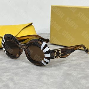 Fashion Lady Eagle Wings Solglasögon Designer Cat Eye Sun Glasses Designers Man Bulky Eyeglasses Stripe Driving Solglasögon Goggle Anagram Solglasögon