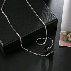Подвесные ожерелья Черное стальное кольцо титанового колье -свитер Подарок Подарок пасхальный металлический панк