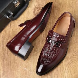 MoveChain Men Grain Leather Dress Business Office Slipon Shoes Mens Wedding Party Loafersメンズカジュアルバックルフラット231221