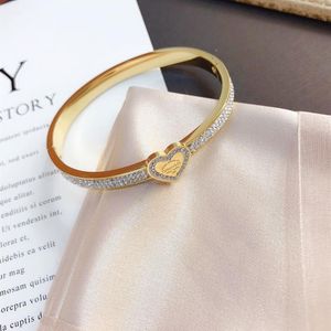 Europa Ameryka Styl mody Bracelets Kobiety Boletka projektant Letter Jewelry Crystal 18K Gold Splated Stael Wedding Miłośnicy 247g