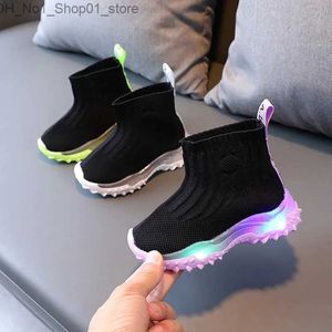 Athletic Outdoor New Kids Sneakers Garotos Mesh Mesh Led Sapatos de meia Light Up Up Sapatos casuais Crianças Sapatos de criança q231222