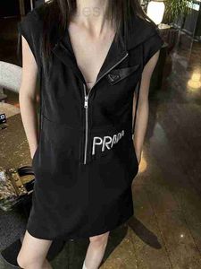 Basic & Casual Dresses designer luxury P New Letter Embroidered Pocket Decoration Zipper Dress with Hat and Waist Closure Design for Slimming Appearance