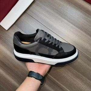 Luxury 23SS Perforated Gancini Sneakers Shoes Grained Calfskin Suede Mesh Gancio Discount Skoe Comfort Comfort Commering Outdoor Trainer EU38-46 04