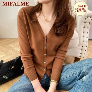 Vneck de manga comprida Botão do suéter Cardigan Ladies Knit Tops Moda para mulheres Autumn Winter Short Crop Top 231221