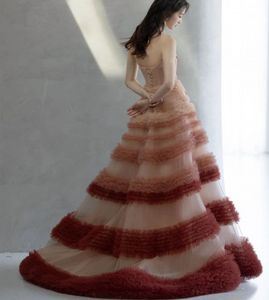 Luxury Ball Gown Prom Dress 2024 Strapless broderi spetsar rufsles kändis kväll slitage tillbaka spetsar upp flickor tävling klänningar skräddarsydd mantel de soiree