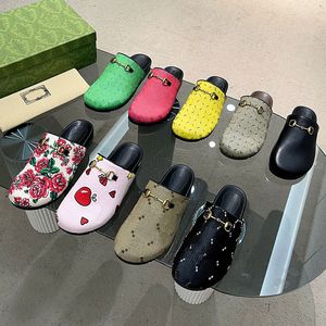 Tasarımcı Terlik Kauçuk Slaytlar Sandal Düz Blooms Moda Platformu Metal Toka Plaj Flip Flops Çiçekler Banyo Çizgili Yaz Üst Kalitesi