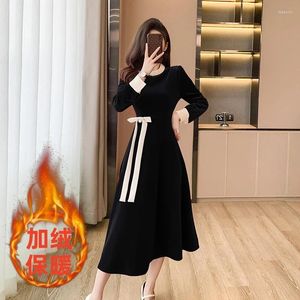 Casual Dresses French Style Hepburn Heavy Industry Nail Bead Bow Design Sense Slimming Velvet Long Dress