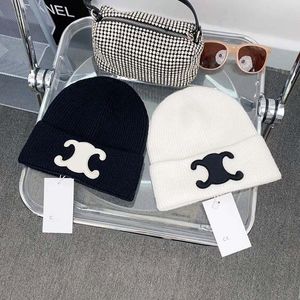 Designer Beanie Men Luxury Beanie Hat Ski Bonnet Knitwear Temperament Versatile Beanies Sticked Hat Warm Letter Design Hattar Julgåva unisex dammväska 24 färger