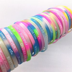 Pacote inteiro de 100pcs mix lot luminoso brilho no escuro Silicone pulsers Bangle Bangt Brand Drop Mens Womens Party Gifts331O