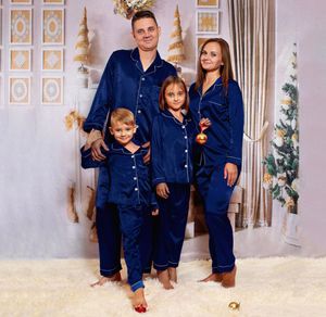 2PCS Family Match Pijamas Crianças Conjuntos de crianças meninas meninas Solk Silk Children Rous