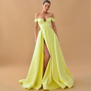 Elegant en line gul aftonklänning 2024 off axel veck satin golvlängd formell party prom klänningar mantel de soiree