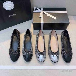 مصمم العلامة التجارية Bailamos Flats Sandals Women Hanels Low Heel Ballet Square Toe أحذية ضحلة تنزلق على قناة أحذية مسطحة للباليه