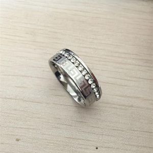 Nie verblassen Hip Hop Männer Jungen Design Top -Qualität 18k 8mm natürlicher Ring Gold Silber 316L Edelstahlringe Mode Frauen Hochzeit Je298m