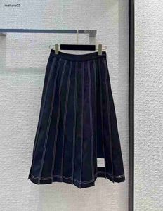 Brand Women Skirt Abbigliamento per donne di qualità estiva High Stripe Decoration Waist e Big Swing Long Overkirt 22 Dec 22 Hot Hot