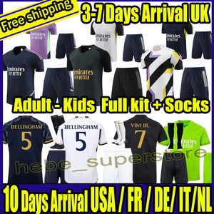 23 24 vuxna och barn full kit med strumpor mbappe benzema fotboll tröjor