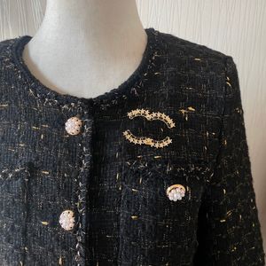 Mulheres de luxo banhado a ouro cobre designer broche pérola pino roupas marca carta diamante broches de alta qualidade dos homens das mulheres casamento terno pinos jóias acessórios