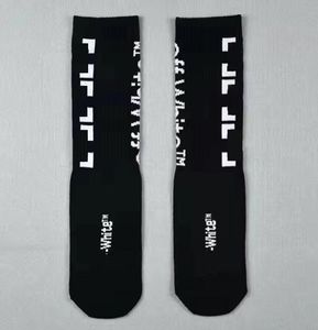 Moda Erkek Sokak Giyim Çorapları Kadın Erkekler Yüksek Kaliteli Pamuk Allmatch Arrow XXX Baskı Nefes Alabilir Siyah Beyaz Karışım Footbal5029487